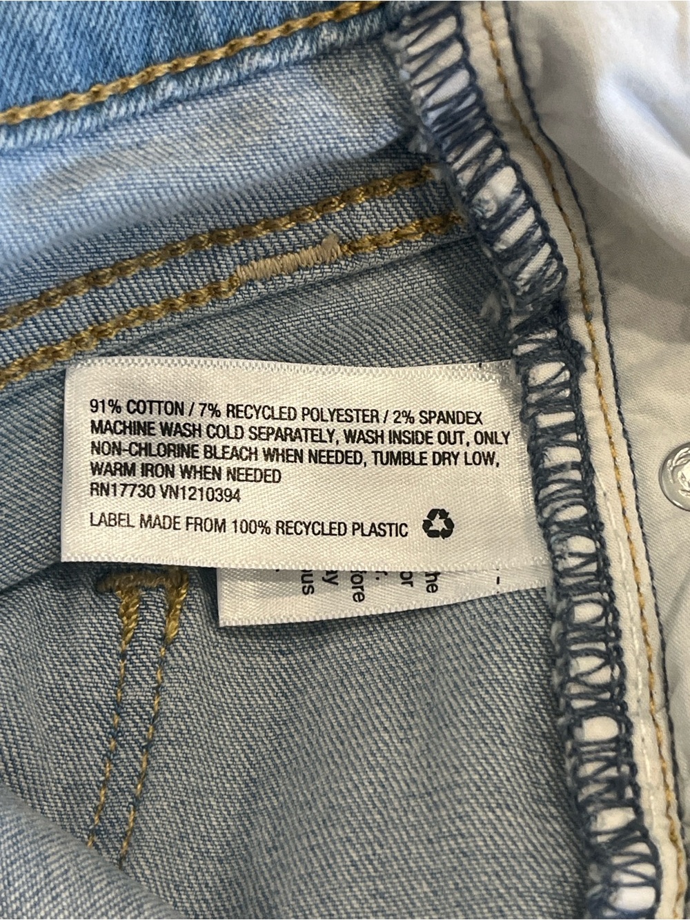 Universal Thread Light Wash High Rise Jeans - Picture 9 of 9